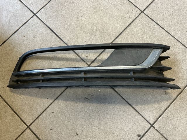 bontott VW PASSAT B7 Jobb Ködlámpa Rács