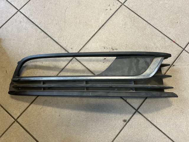 bontott VW PASSAT B7 Jobb Ködlámpa Rács