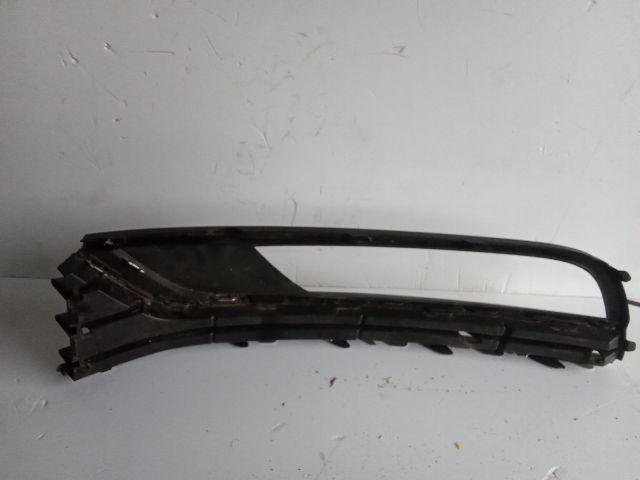 bontott VW PASSAT B7 Jobb Ködlámpa Rács