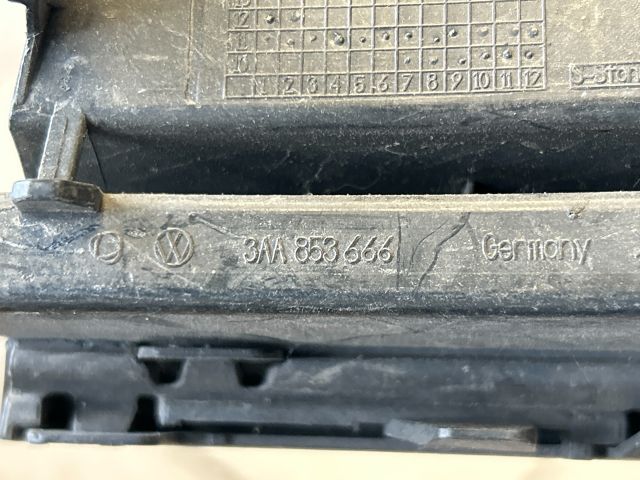 bontott VW PASSAT B7 Jobb Ködlámpa Rács