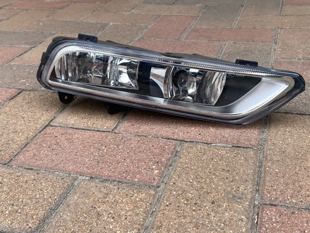 bontott VW PASSAT B7 Jobb Ködlámpa Rács