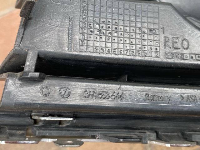 bontott VW PASSAT B7 Jobb Ködlámpa Rács