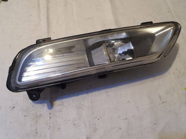 bontott VW PASSAT B7 Jobb Nappali Menetfény