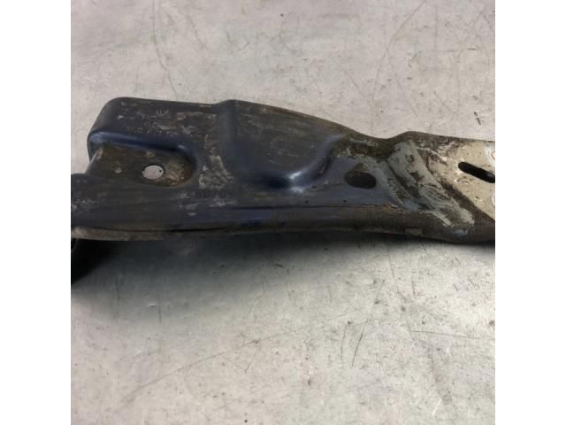 bontott VW PASSAT B7 Jobb Sárvédő Oldaltartó