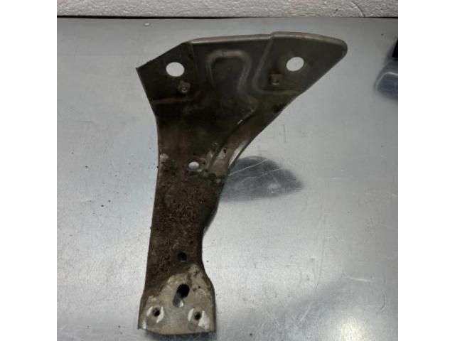 bontott VW PASSAT B7 Jobb Sárvédő Oldaltartó