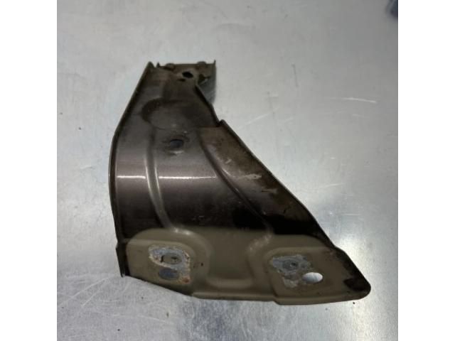 bontott VW PASSAT B7 Jobb Sárvédő Oldaltartó