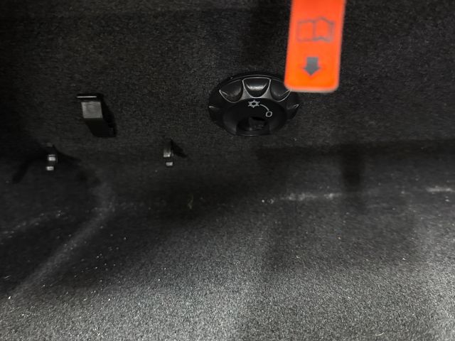 bontott VW PASSAT B7 Kesztyűtartó