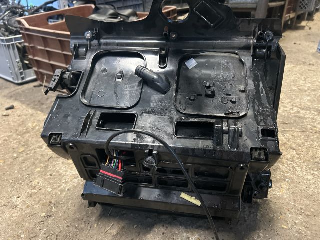 bontott VW PASSAT B7 Kesztyűtartó