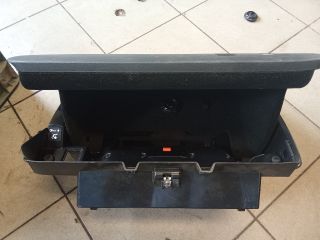 bontott VW PASSAT B7 Kesztyűtartó