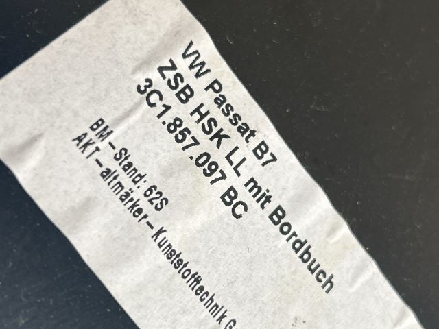 bontott VW PASSAT B7 Kesztyűtartó