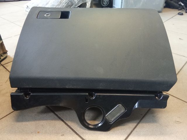 bontott VW PASSAT B7 Kesztyűtartó