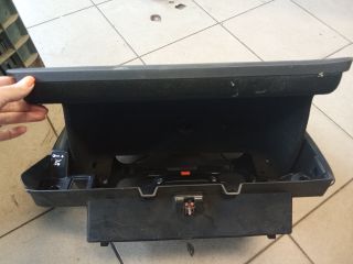 bontott VW PASSAT B7 Kesztyűtartó