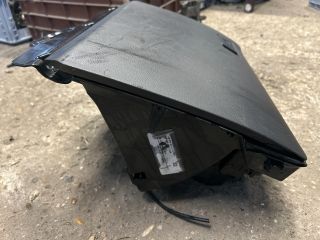 bontott VW PASSAT B7 Kesztyűtartó