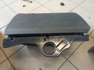 bontott VW PASSAT B7 Kesztyűtartó