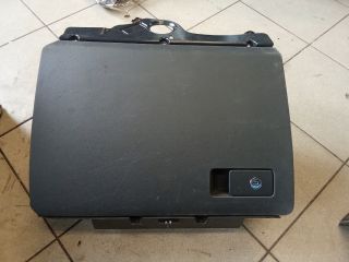 bontott VW PASSAT B7 Kesztyűtartó