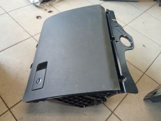 bontott VW PASSAT B7 Kesztyűtartó