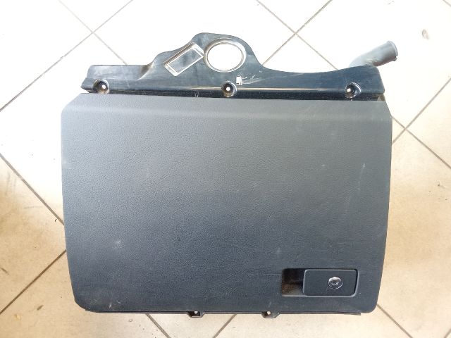 bontott VW PASSAT B7 Kesztyűtartó