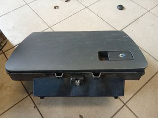 bontott VW PASSAT B7 Kesztyűtartó