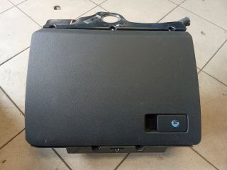 bontott VW PASSAT B7 Kesztyűtartó