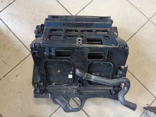 bontott VW PASSAT B7 Kesztyűtartó