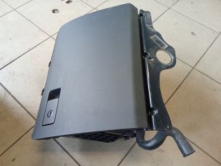 bontott VW PASSAT B7 Kesztyűtartó