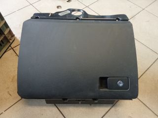 bontott VW PASSAT B7 Kesztyűtartó