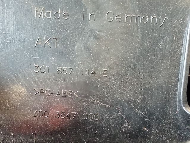 bontott VW PASSAT B7 Kesztyűtartó