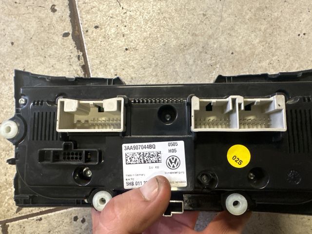 bontott VW PASSAT B7 Klíma Kapcsoló