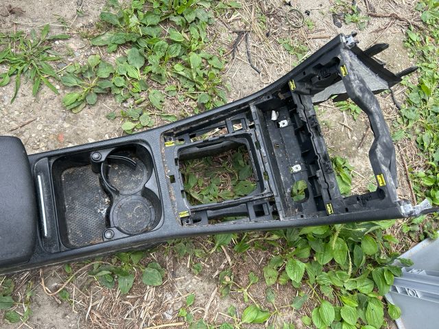 bontott VW PASSAT B7 Könyöklő