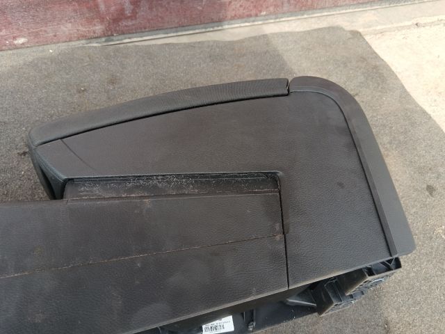 bontott VW PASSAT B7 Könyöklő