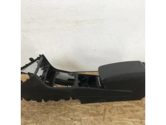 bontott VW PASSAT B7 Könyöklő