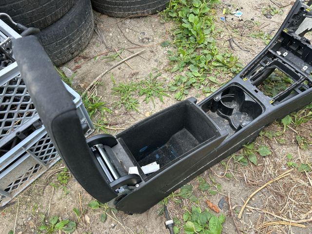 bontott VW PASSAT B7 Könyöklő