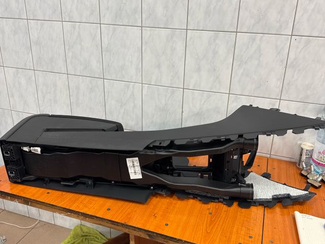 bontott VW PASSAT B7 Könyöklő