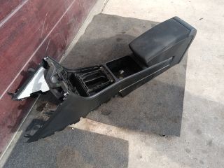 bontott VW PASSAT B7 Könyöklő