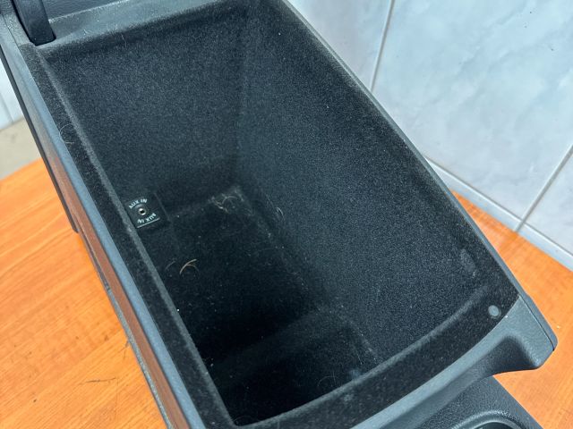 bontott VW PASSAT B7 Könyöklő