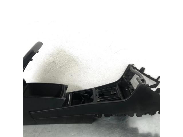 bontott VW PASSAT B7 Könyöklő