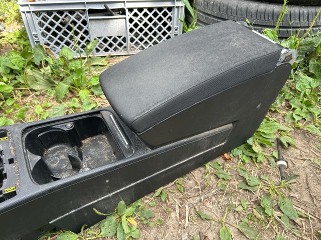 bontott VW PASSAT B7 Könyöklő