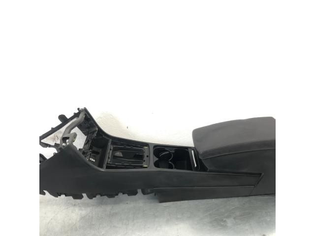 bontott VW PASSAT B7 Könyöklő