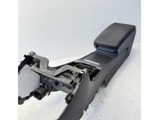 bontott VW PASSAT B7 Könyöklő