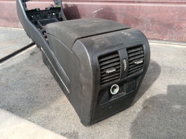 bontott VW PASSAT B7 Könyöklő