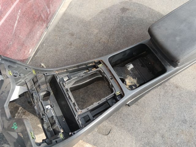 bontott VW PASSAT B7 Könyöklő