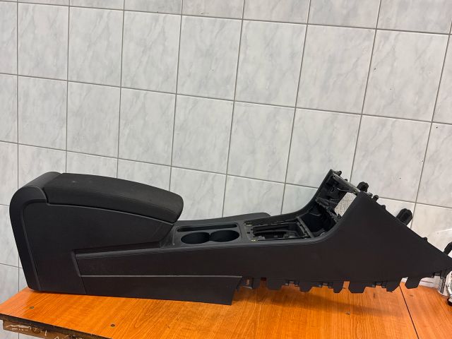 bontott VW PASSAT B7 Könyöklő