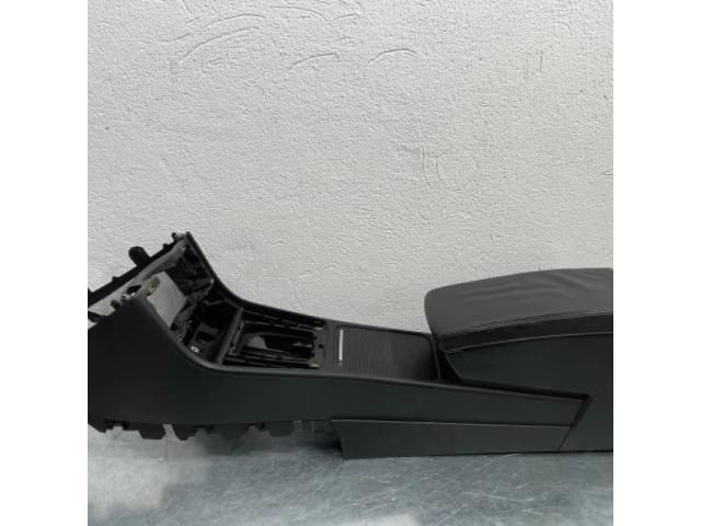 bontott VW PASSAT B7 Könyöklő