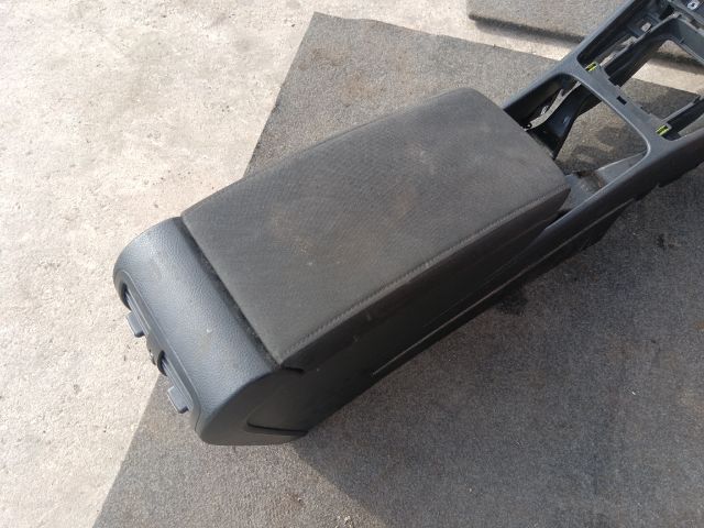 bontott VW PASSAT B7 Könyöklő