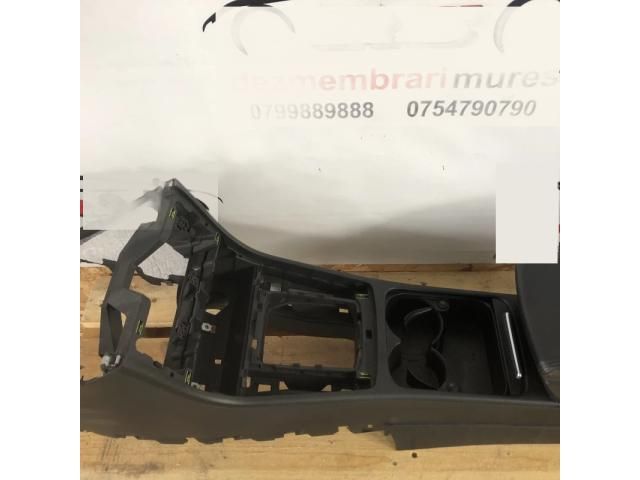 bontott VW PASSAT B7 Könyöklő