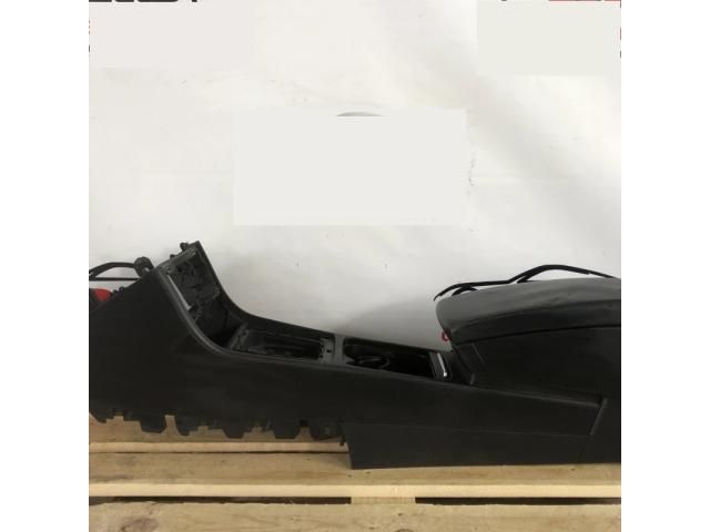 bontott VW PASSAT B7 Könyöklő