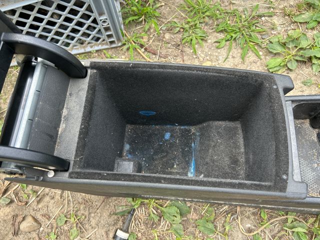 bontott VW PASSAT B7 Könyöklő