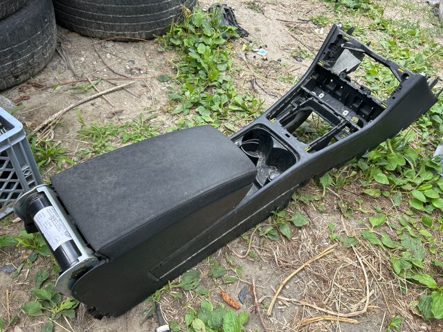 bontott VW PASSAT B7 Könyöklő