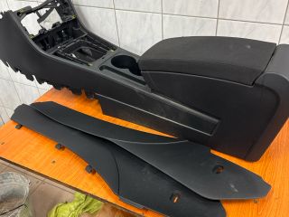 bontott VW PASSAT B7 Könyöklő