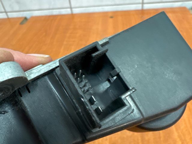 bontott VW PASSAT B7 Kormányzár (Elektromos)